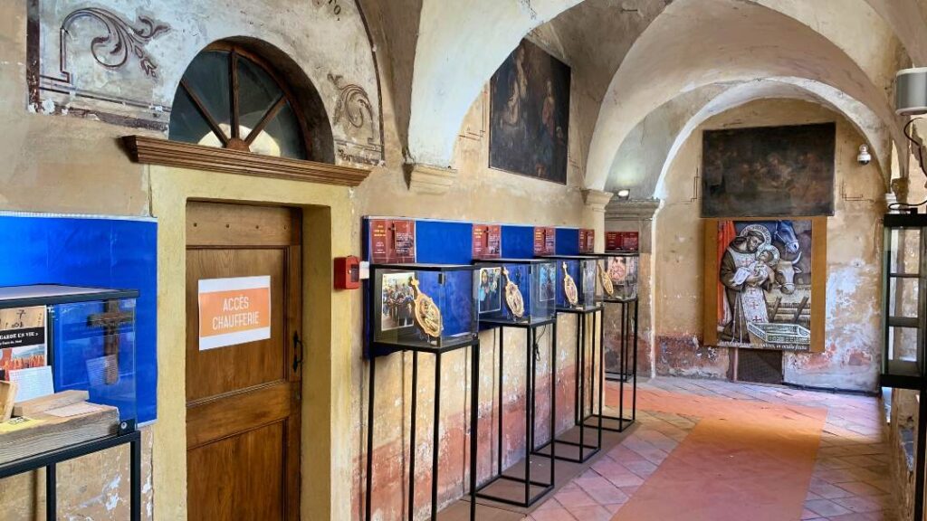 The Franciscan Museum with its showcases along the cloisters