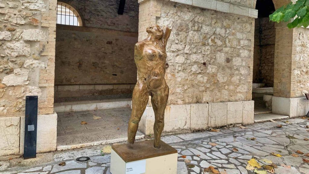 Bronze statue of Franta from 2014 exhibited in front of the wash-house in Vence