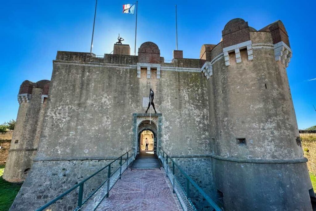 La porte d'entrée de la Citadelle de Saint-Tropez