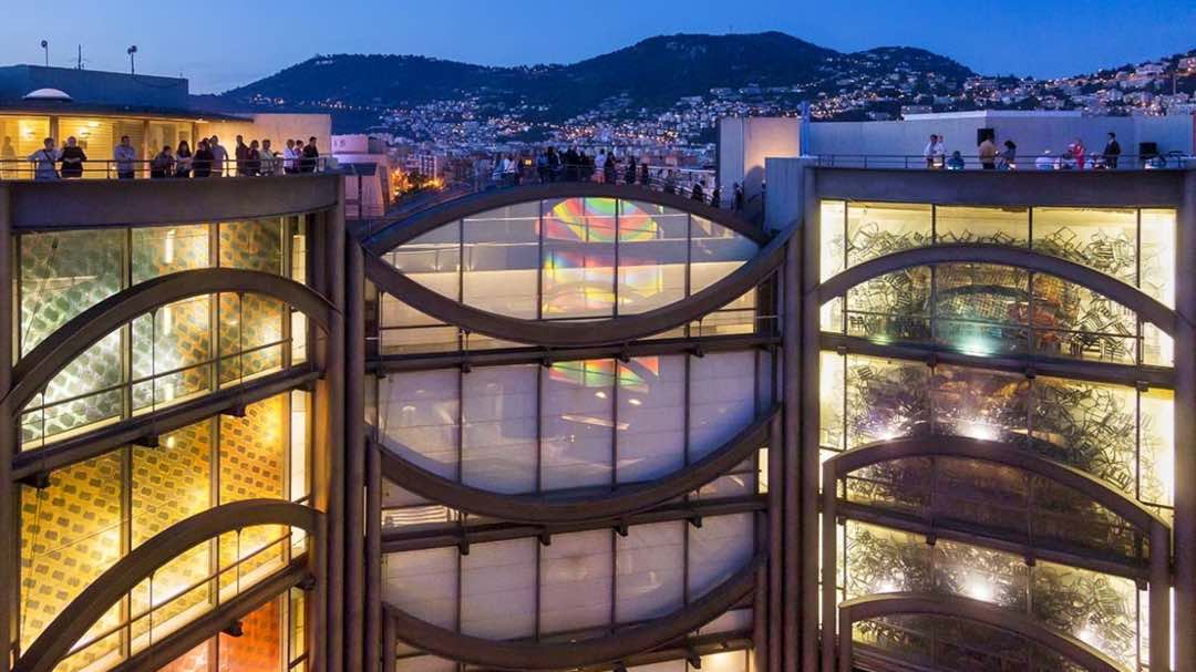 Tagterrassen på museet for moderne kunst MAMAC i Nice
