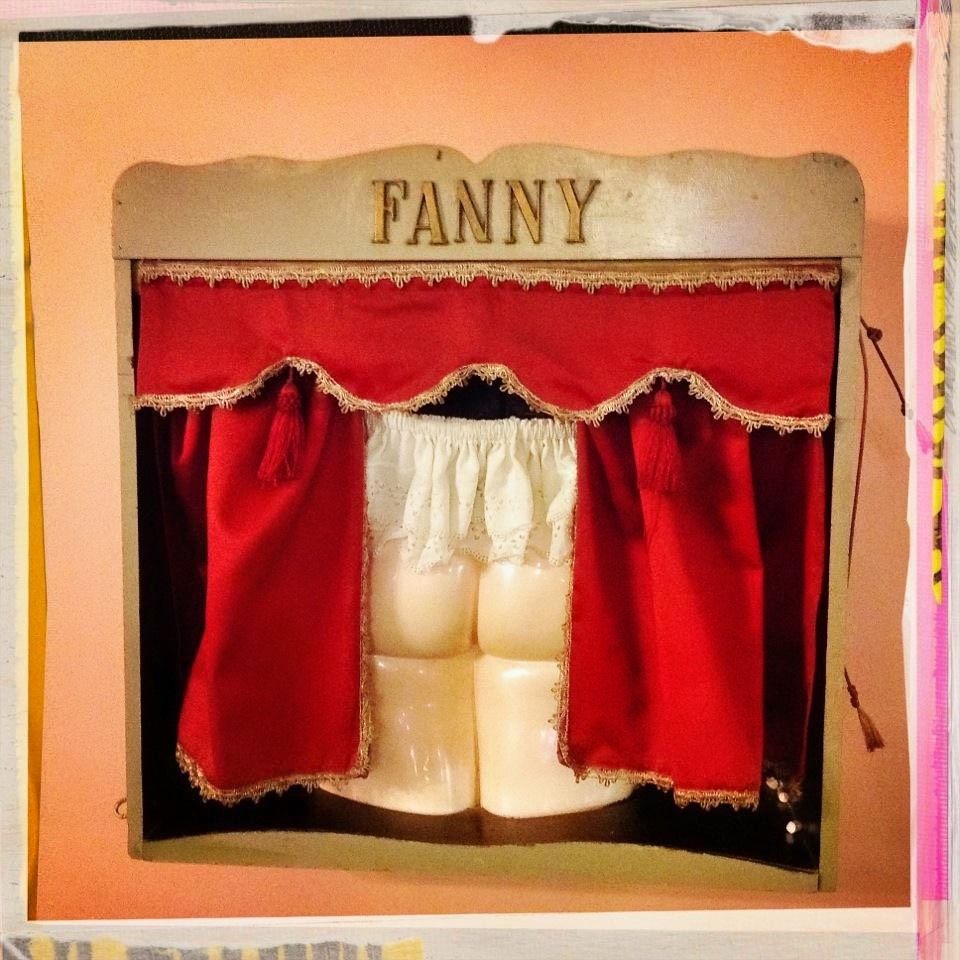Fanny af César på Café de la Place på Place de Gaulle