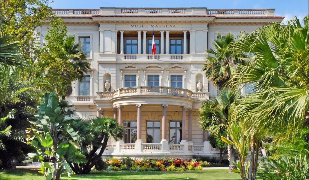 Building and garden og Villa Masséna Museum in Nice, France 