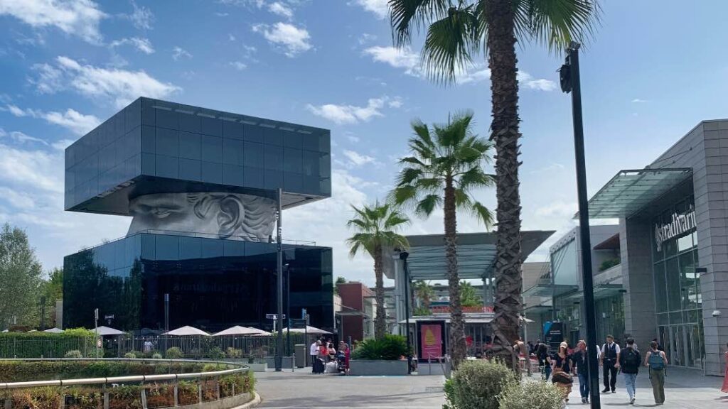 Polygone Riviera – the outdoor shopping center in Cagnes-sur-Mer