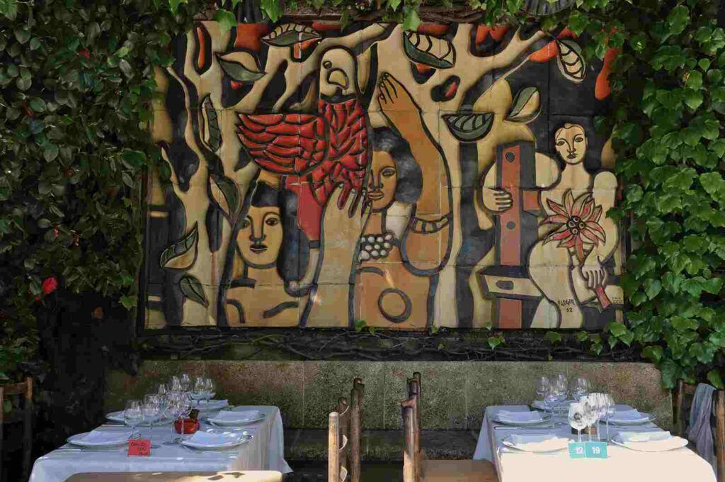 wall ceramic by Fernand Legér at the Colombe d'or in Saint-Paul-de Vence