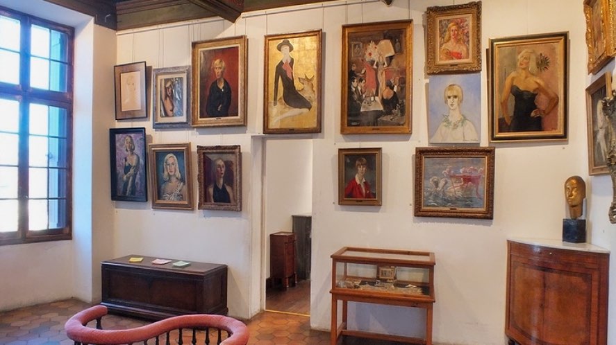 Collection de portraits de Suzy Solidor au château Grimaldi au Haut-de-Cagnes