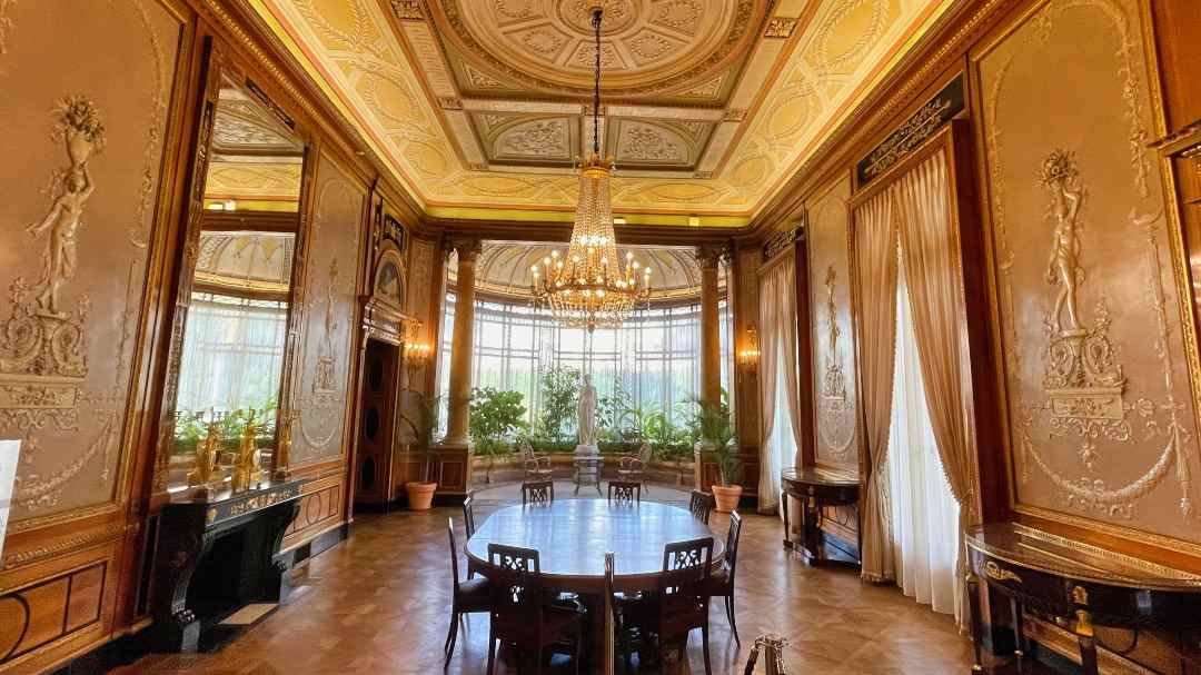 Salle à manger dans la villa Masséna musée Nice